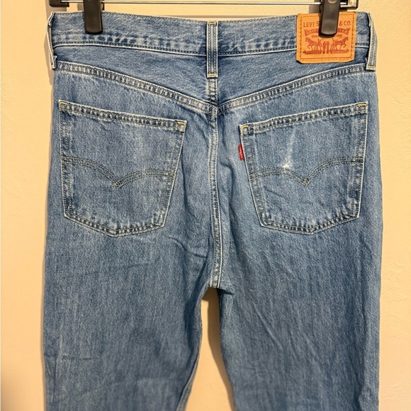 Levi's Women's Low Pro Relaxed Fit Straight Leg Jeans Denim Classic Size 28 - Picture 12 of 16